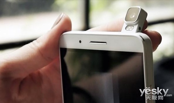 Huawei เปิดตัว Honor 7i โทรศัพท์กล้อง 13 ล้าน หมุนได้ 180 องศาด้วยไอเดียสุดเก๋