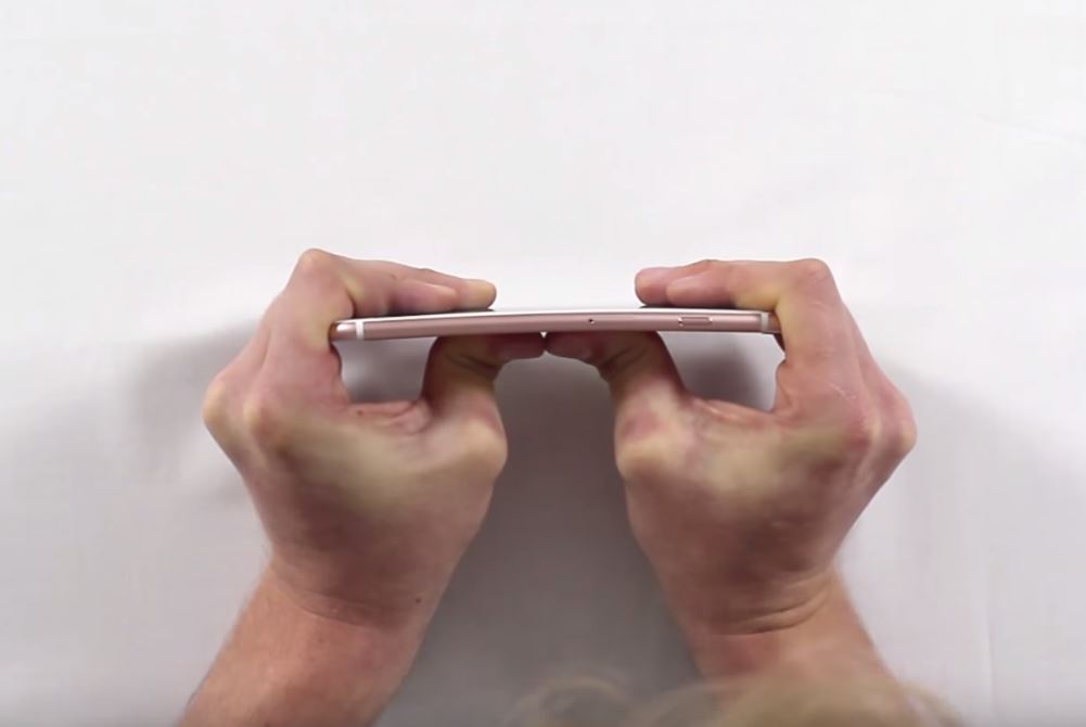 ให้สามผ่าน มาย้อนรอยออกแรงทดสอบ #BendGate กับเครื่อง iPhone 6s Plus
