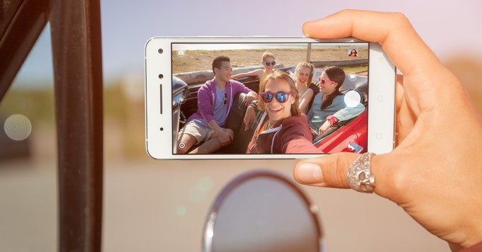 เปิดตัวแล้ว! Lenovo Vibe S1 สมาร์ทโฟนกล้องหน้า 2 ตัว เพิ่มมุมมองเซลฟี่ที่หลากหลายยิ่งขึ้น
