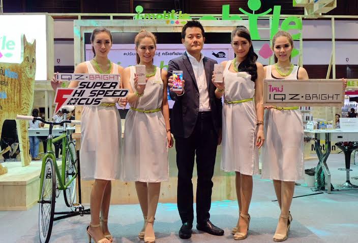 ไอ-โมบาย ส่ง “ไอคิวแซด ไบร์ท” ถ่ายสนุก ช็อปสุขถนัด อัดโปรโมชั่นทะลุขีด ซื้อ 1 แถม 8 ครั้งแรกในงานไทยแลนด์ โมบาย เอ็กซ์โป 1-4 ตุลาคม 2558