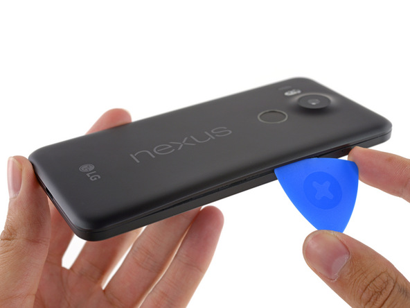 iFixit มาแล้วจัดการถอดประกอบเครื่อง Nexus 5X ซ่อมง่ายสบายตัว