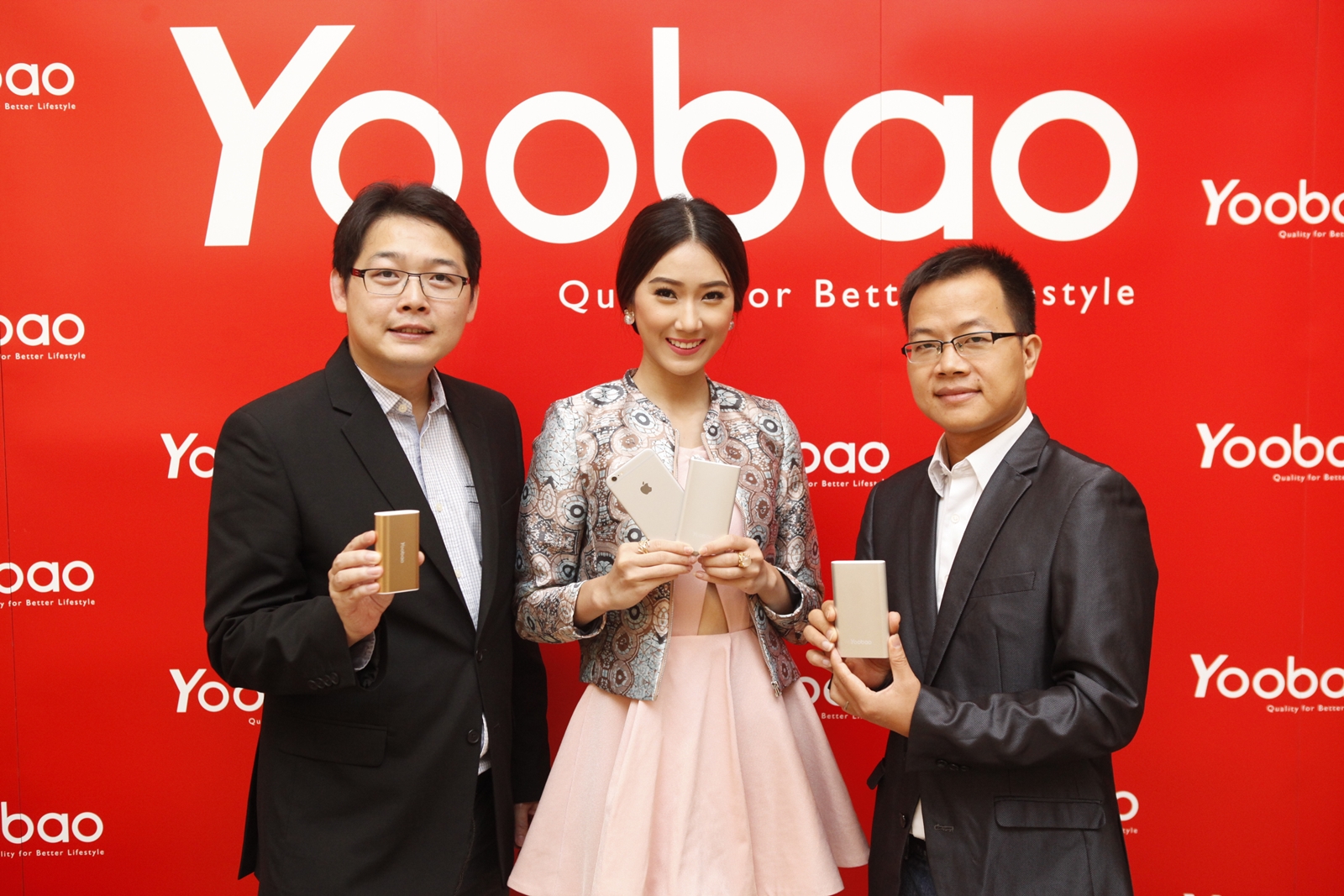 ครั้งแรกของโลก! Yoobao P13 พาวเวอร์แบงค์ชาร์จไฟได้ด้วยสายชาร์จไอโฟน