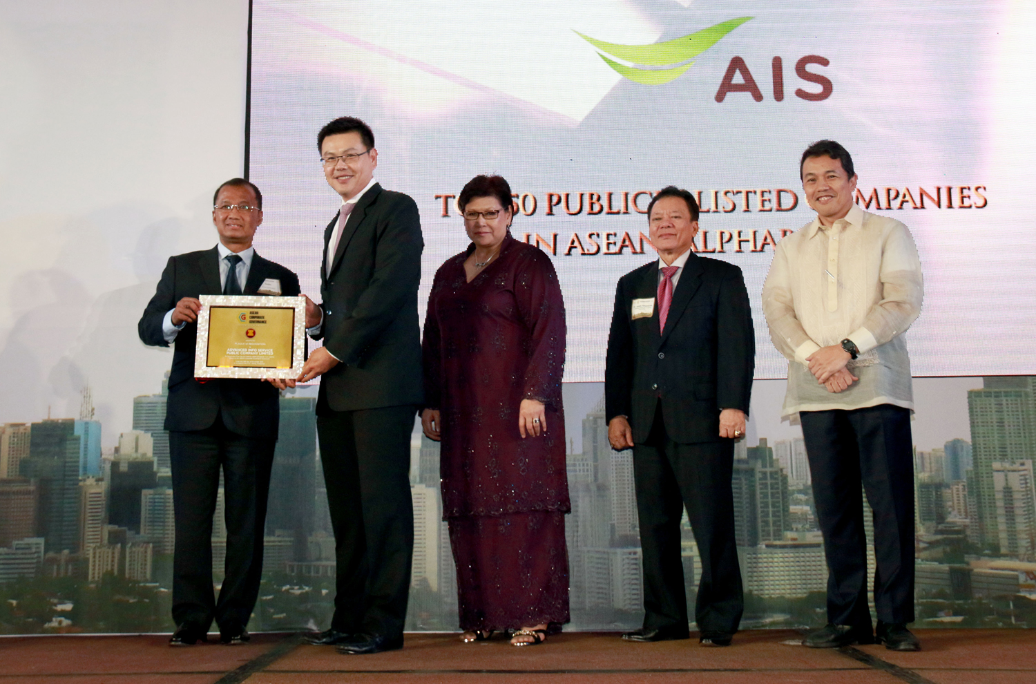 เอไอเอส รับรางวัลใหญ่ระดับอาเซียน “ASEAN CORPORATE GOVERNANCE 2015”