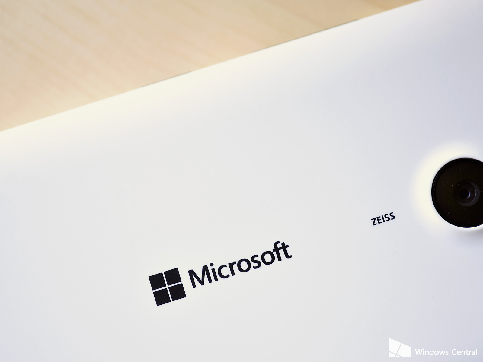 เรียกเสียงฮือ หลุดชื่อ Surface Phone ในตำนานบนฐานข้อมูลการทดสอบ HTML5