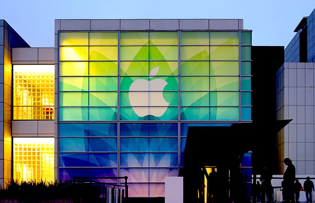 Tim Cook ปฏิเสธ Apple จะไม่ผลิตเครื่องลูกครึ่ง MacBook / iPad ออกทำตลาด