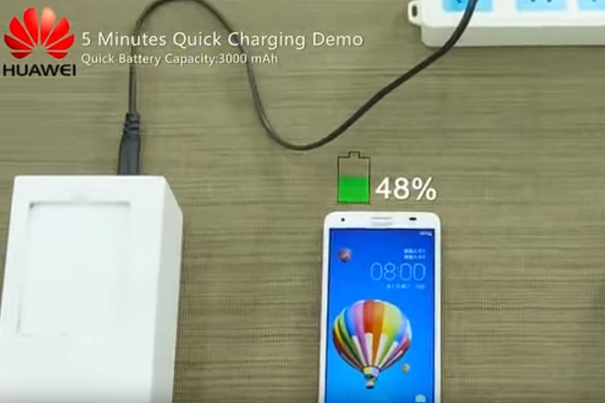 เร็วทันใจ Huawei สาธิตเทคโนโลยีจากแร่กราไฟท์อะตอม มาผลิตเป็นระบบ Quick Charge