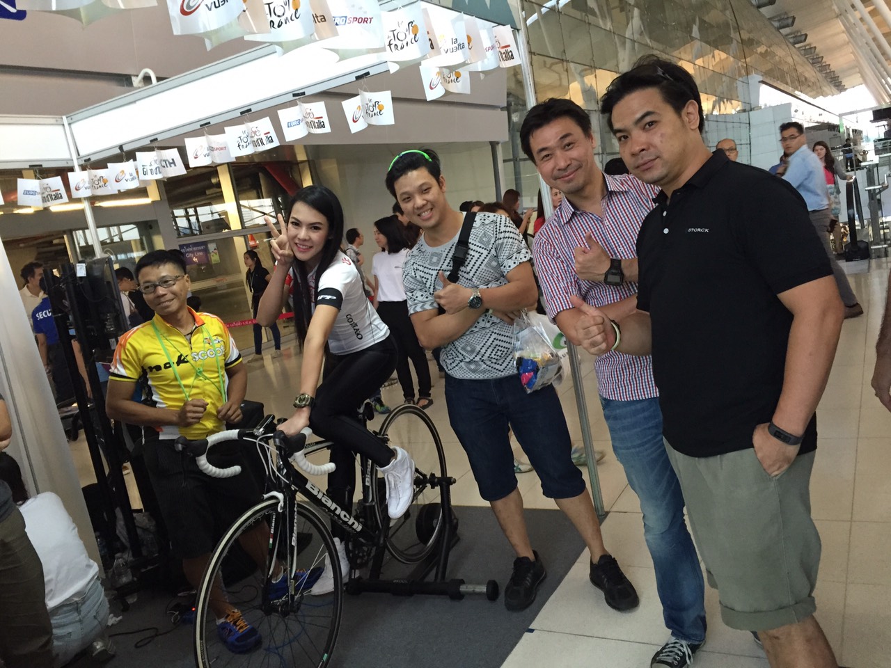 บูธ CTH-EUROSPORT ในงาน a day Bike Fest 2015 แนะนำคอนเทนต์ช่องยูโรสปอร์ต ของรางวัลเพียบ