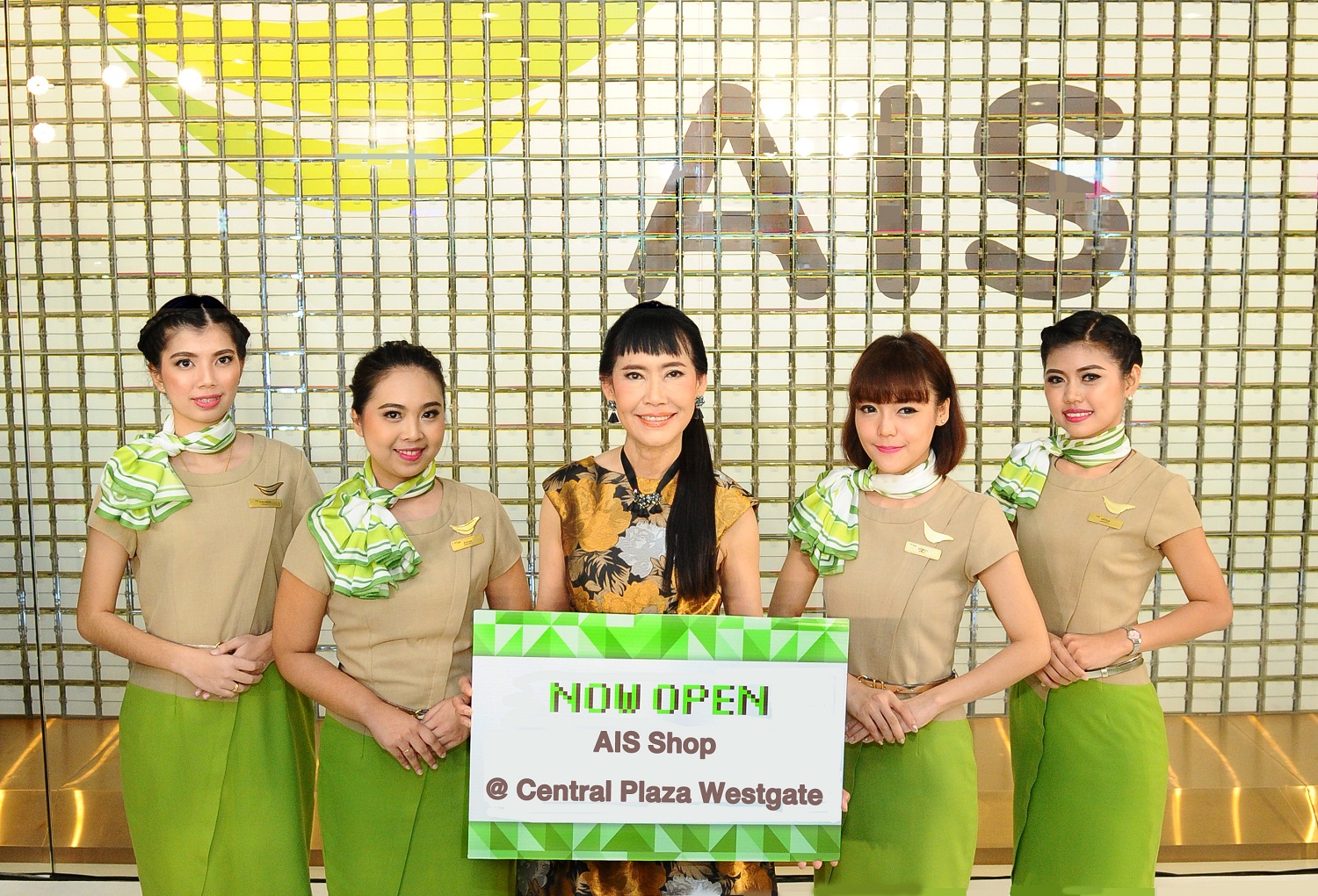 สัมผัสประสบการณ์สุดล้ำ “เมจิก วอลล์” จอภาพอินเตอร์แอคทีฟอัจฉริยะ” ที่เอไอเอส ช็อป เซ็นทรัล พลาซา เวสต์เกต