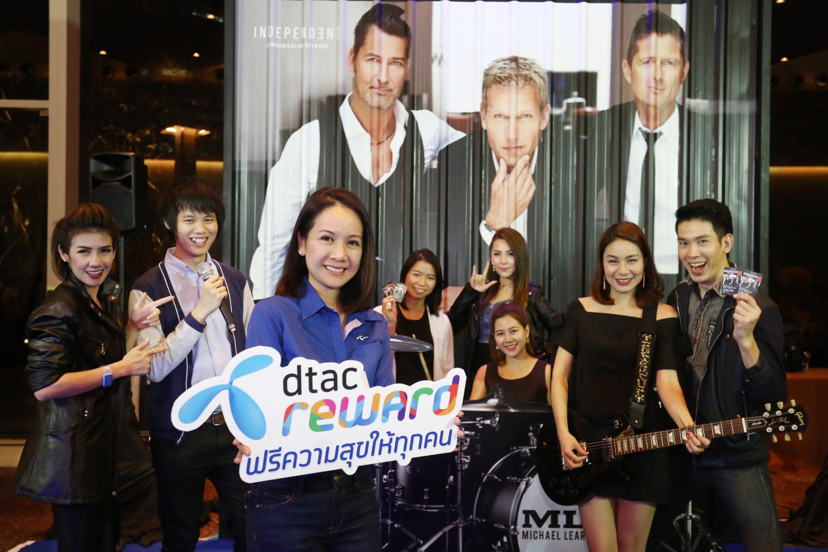 ดีแทคมอบฟรีความสุขให้ลูกค้าดีแทครีวอร์ด ชมคอนเสิร์ต “Michael Learns To Rock Live in Bangkok”