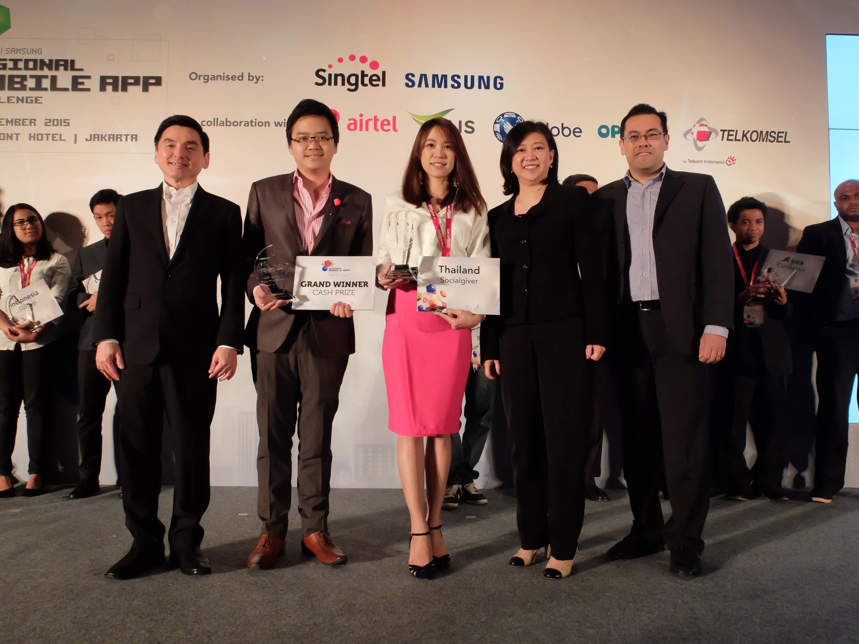 เอไอเอส ติดปีก Tech StartUp ไทยบุกตลาดสากล ทีม SocialGiver คว้าชัยชนะ สุดยอดโมบายแอปฯ แห่งภูมิภาค