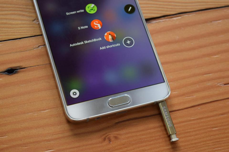 Samsung ซุ่มเงียบ! แก้ปัญหา Note 5 เสียบ S-pen กลับด้านแล้ว
