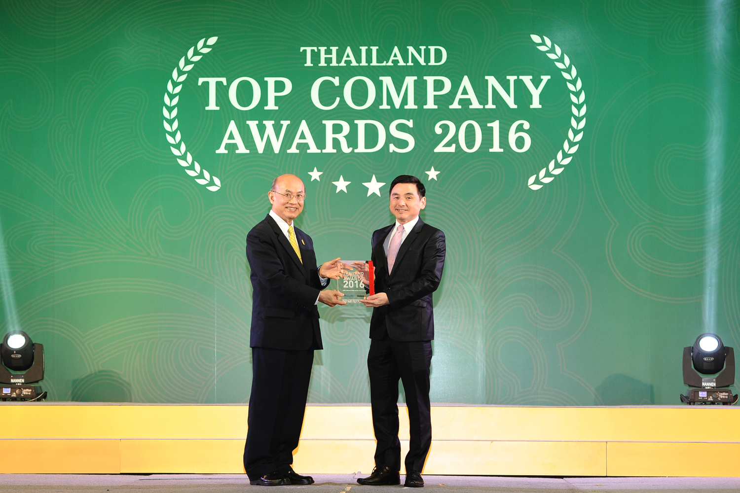 เอไอเอส รับรางวัล “THAILAND TOP COMPANY AWARDS 2016”