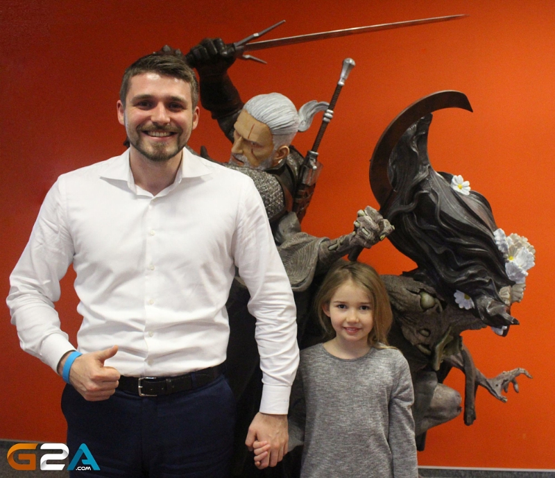 G2A.COM เปิดออฟฟิศต้อนรับรูปปั้นตัวละครดังจากเกม The Witcher