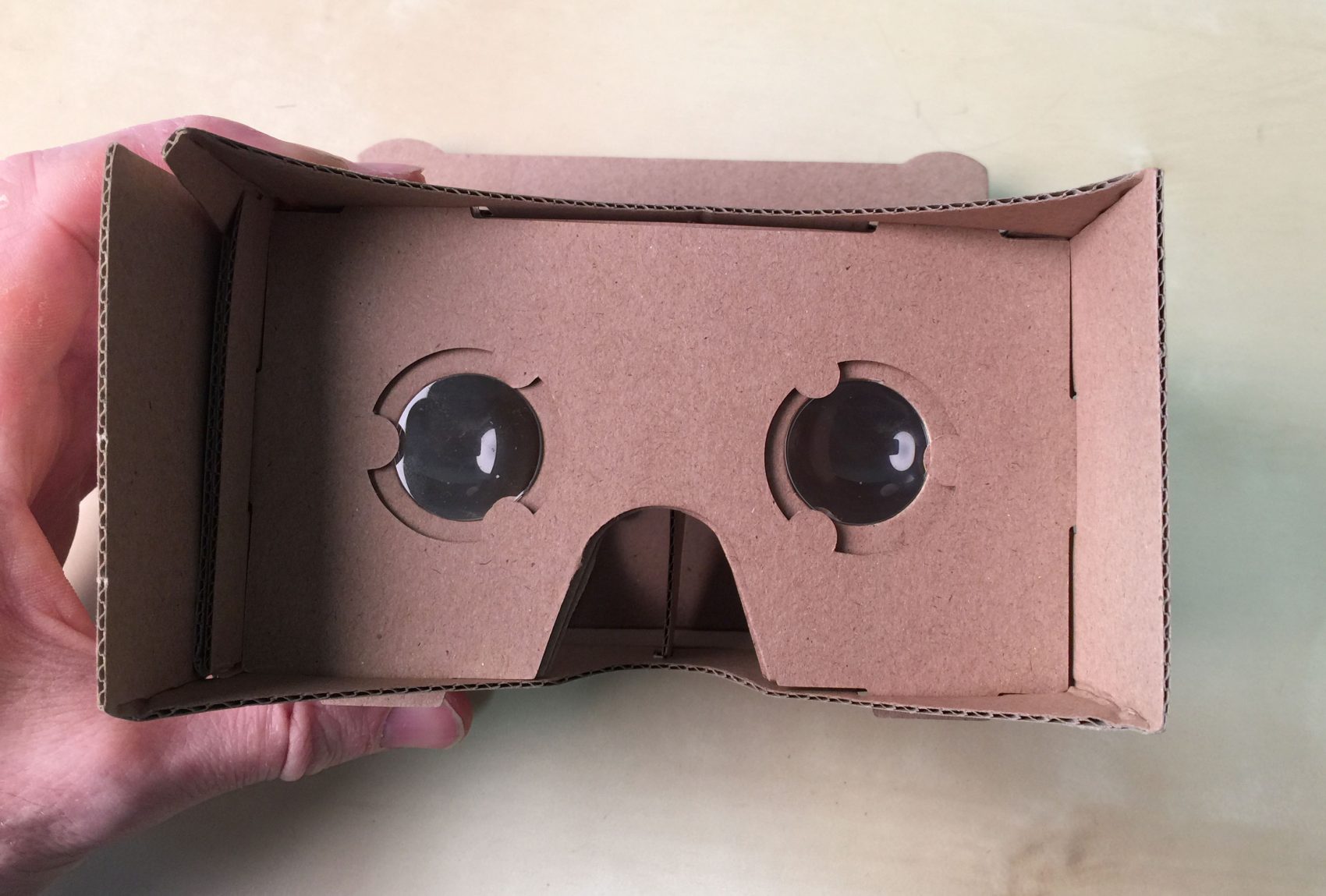 ไม่ได้มาเล่นๆ ลือ Google ซุ่มทำแว่น VR รุ่นใหม่ พร้อมเปิดตัวปีนี้