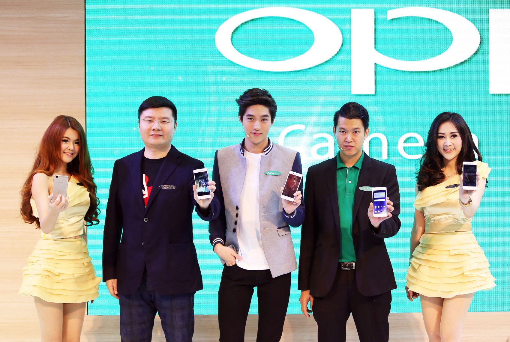 ออปโป้ เปิดตัว OPPO F1 อย่างยิ่งใหญ่พร้อมพรีเซนเตอร์ไทยคนแรก “ต่อ ธนพล”