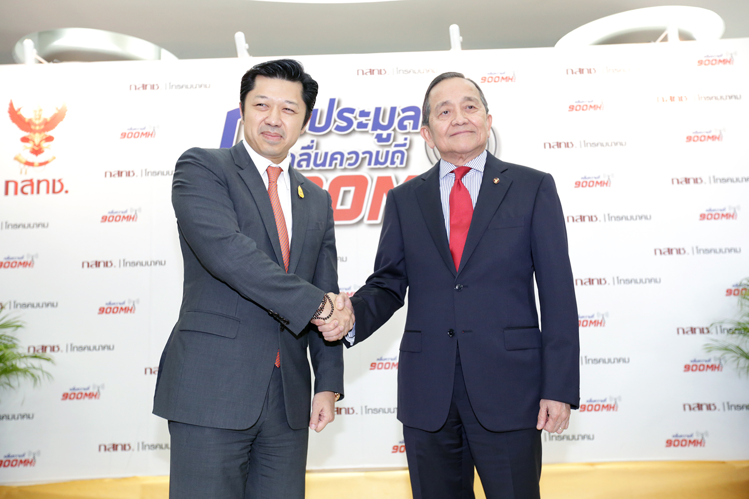 ทรู ชี้ประมูลคลื่น 900 MHz ใหม่ควรสตาร์ 7.5 หมื่นล้าน เบรก เอไอเอส อย่าใช้ฟรี