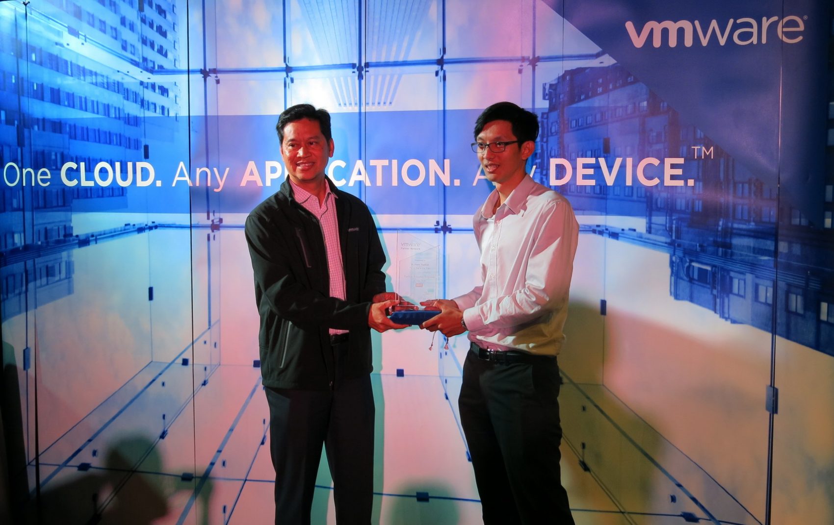 “ยิบอินซอย” รับรางวัลสุดยอดโพรไวเดอร์แห่งปี “Innovative Solution Provider of the Year 2015”