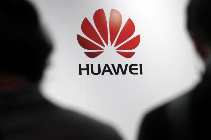 ประธาน Huawei แย้มเตรียมเปิดตัวโทรศัพท์จอ Quad HD ต้อนรับเทคโนโลยี VR