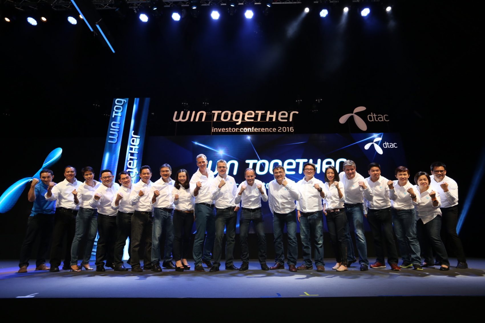 ดีแทคจัดประชุมผู้ร่วมธุรกิจร้านดีแทคเซ็นเตอร์ทั่วประเทศ 2559 “Win Together”