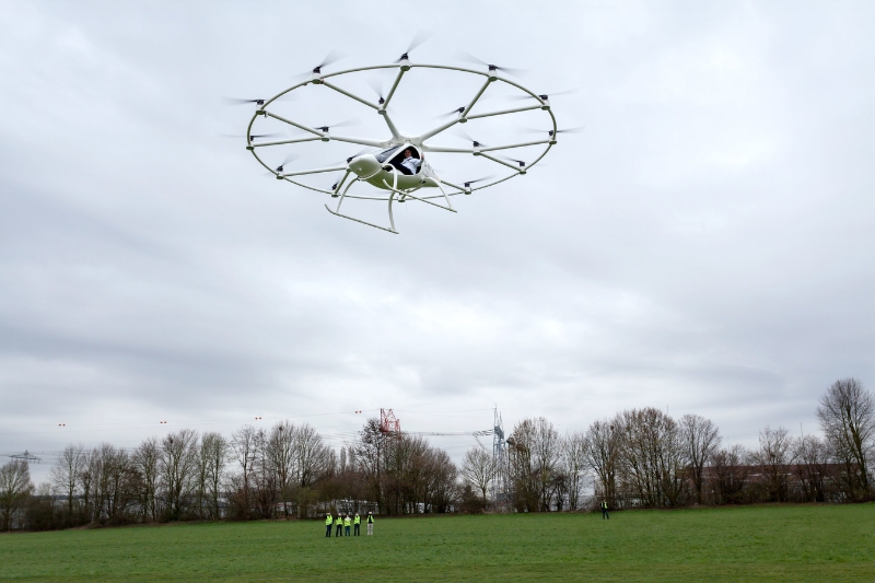 “Volocopter” ขึ้นบินโดยมีคนบังคับเป็นครั้งแรกของโลก! เปิดศักราชใหม่ของการเดินทางในเมือง