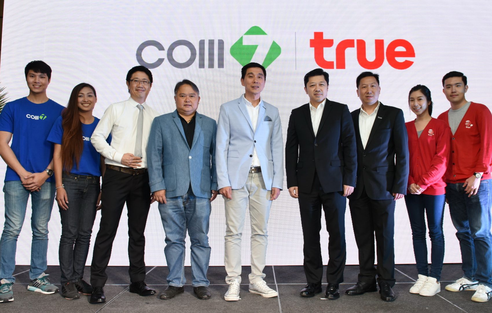True จับมือ Com7 ผู้นำร้านค้าปลีกไอทีของไทย เข้าบริหารการขายสินค้าจุดบริการทรู 166 แห่งทั่วไทย