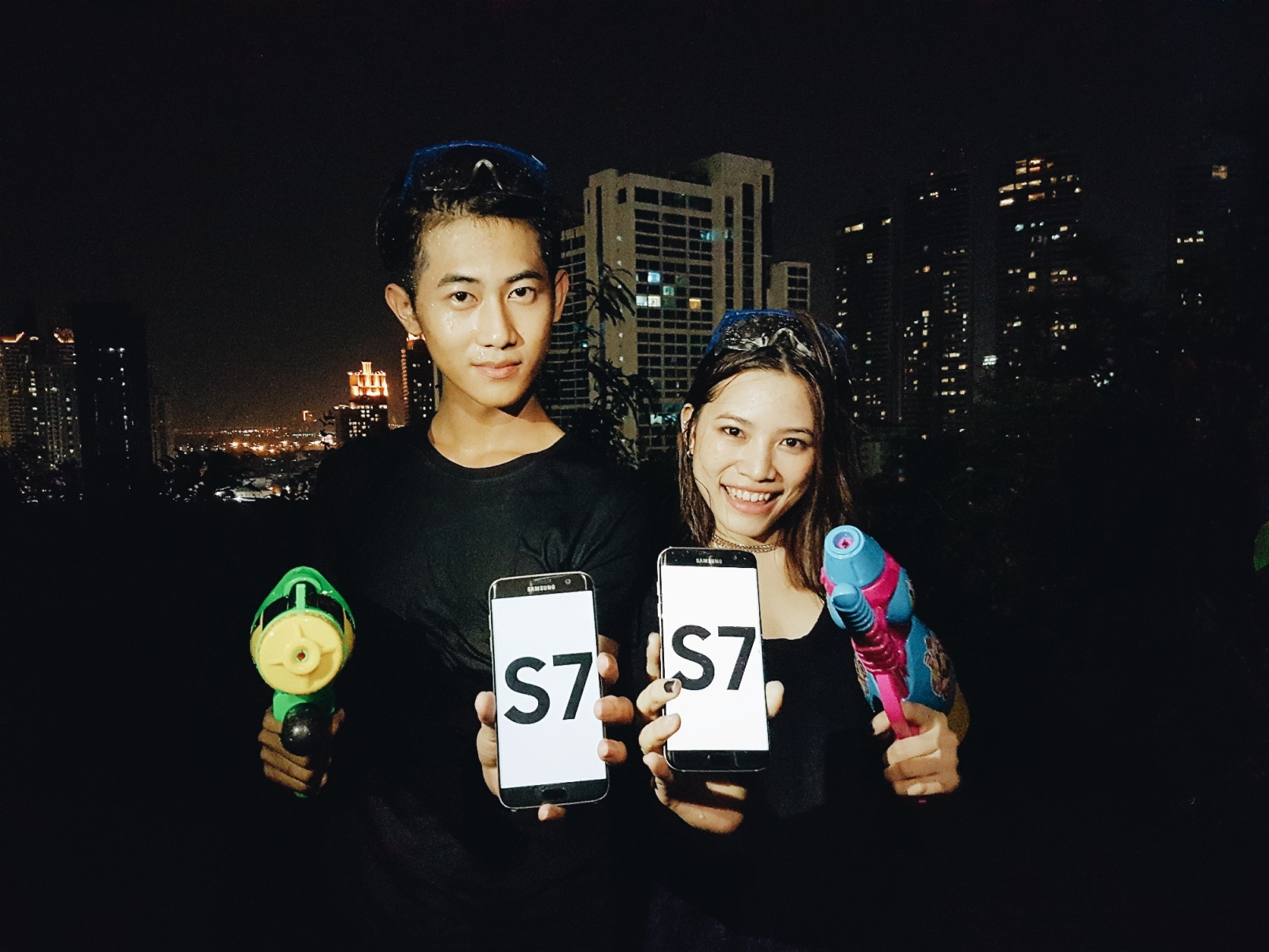เปียกสุดมันวันสงกรานต์!! โทรได้-แชทได้-ถ่ายรูปได้  ไม่กลัวเปียก ด้วยซัมซุง กาแลคซี่ เอส 7