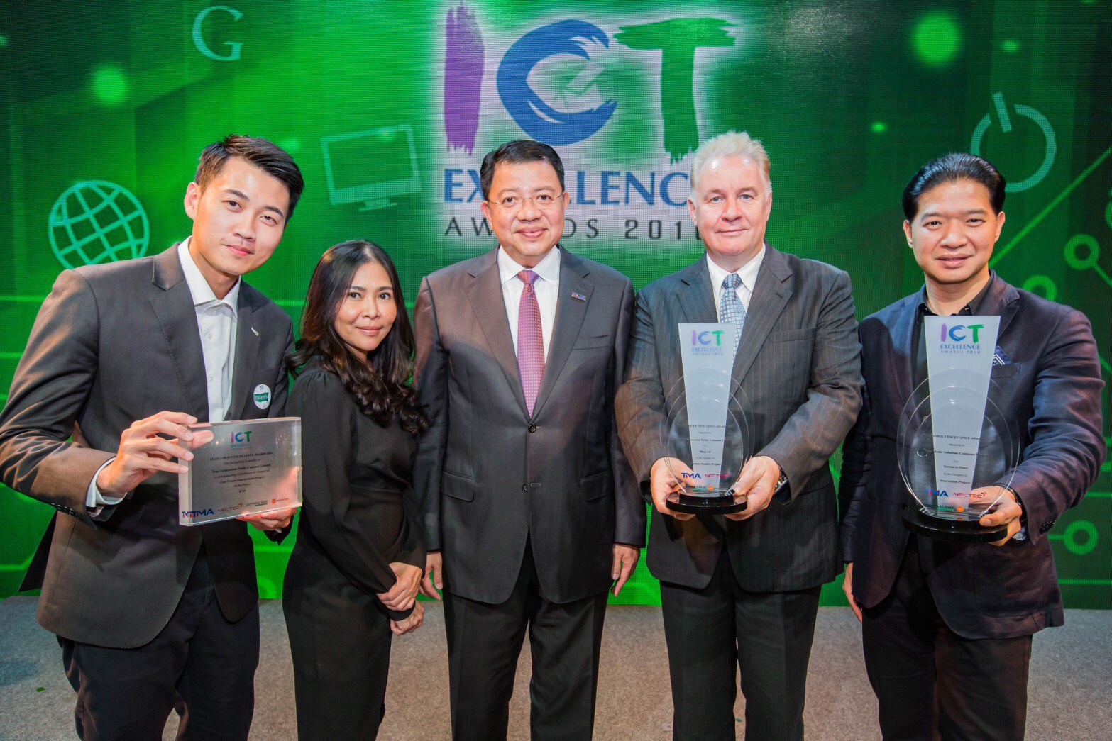 กลุ่มทรู รับ 2 รางวัลชนะเลิศ Thailand ICT Excellence Awards 2015  จากผลงาน Screen to Store และ Mari 4.0