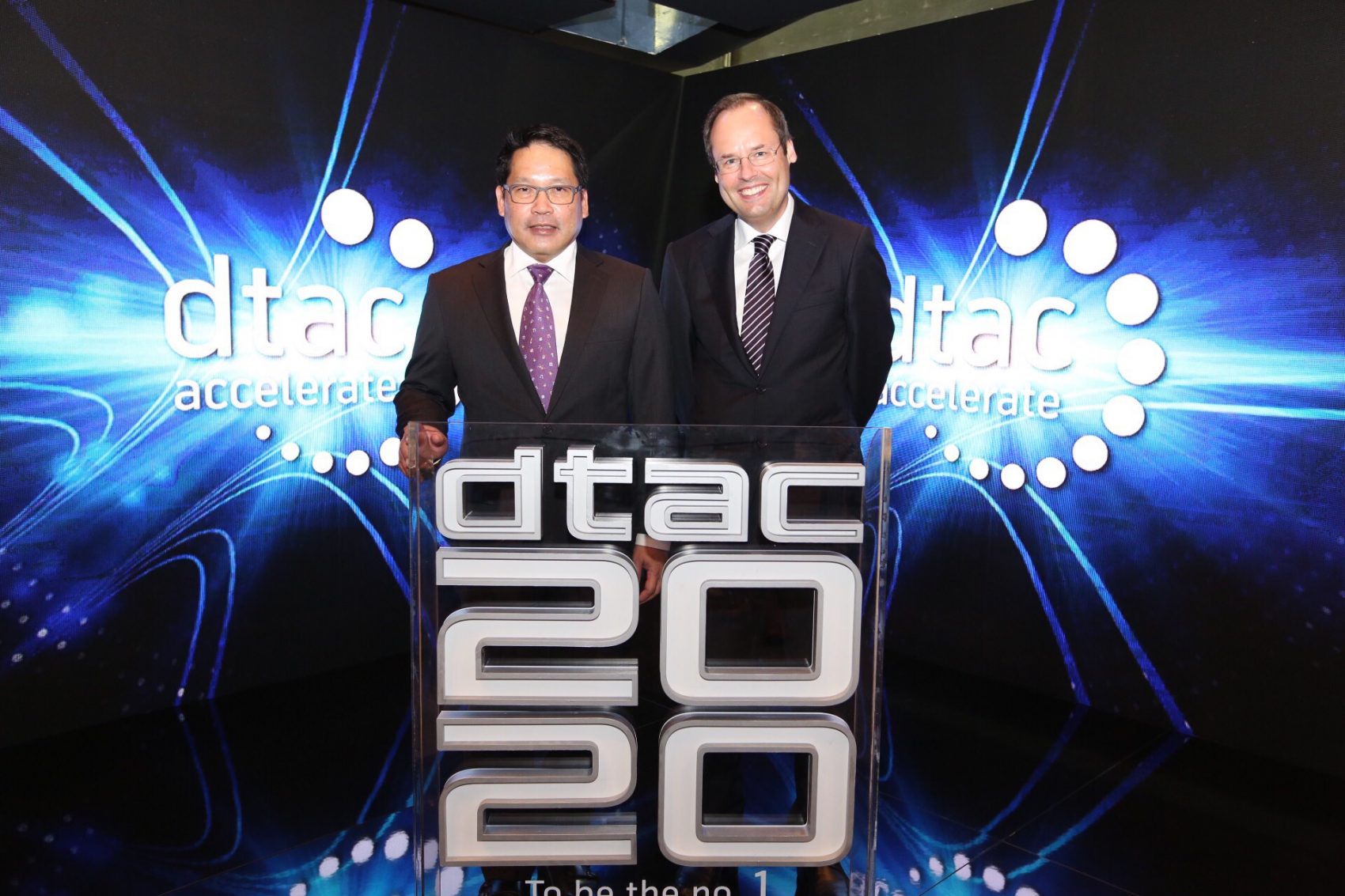 ดีแทคลงนาม MOU ร่วมกับกระทรวงไอซีที ในความร่วมมือส่งเสริมธุรกิจ Digital Startup