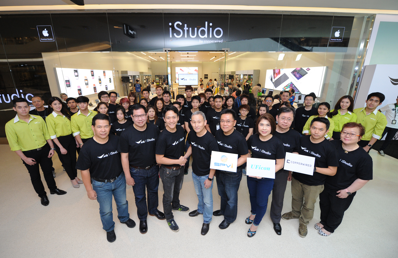 “AIS” จับมือ “iStudio” มอบบริการลูกค้าครบวงจร One-stop service