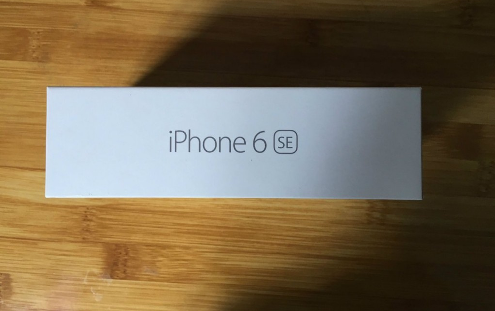 ภาพกล่องชี้ Apple เลือกชื่อ iPhone 6SE พร้อมคะแนนทดสอบชนะ 6s