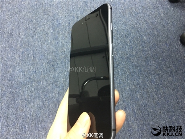 ภาพหลุด iPhone 7 Plus เครื่องสีดำ โชว์กล้องหลังคู่ มี Smart Connector