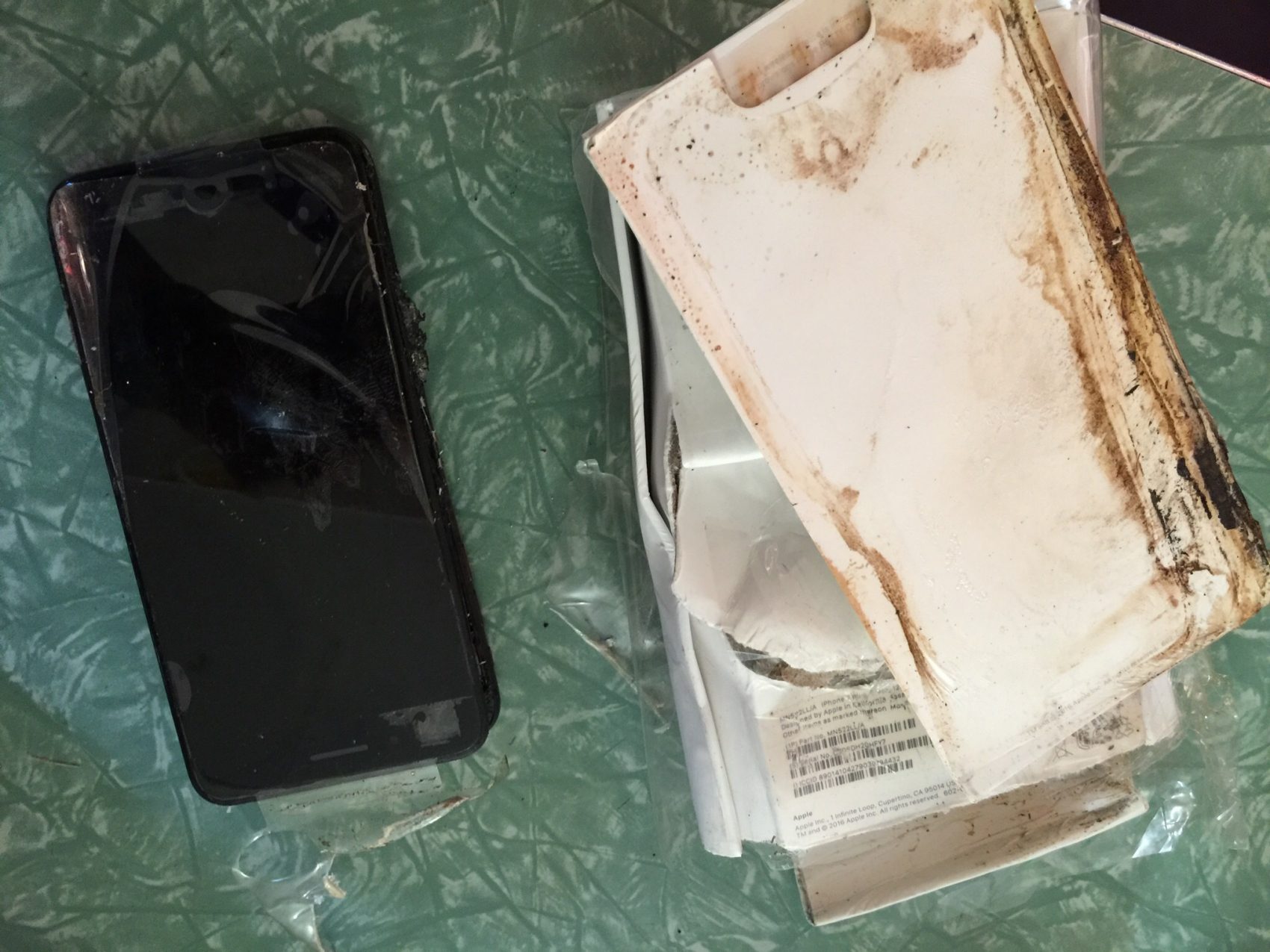 กลัวตกเทรนด์! สื่อนอกรายงาน พบ iPhone 7 Plus บึ๊มระหว่างจัดส่งให้ลูกค้า