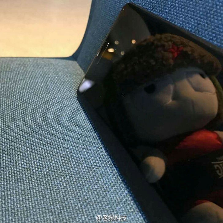 พลิกไปอีก ผู้อำนวยการดับเทียน Xiaomi Mi Mix Nano ไม่มีอยู่จริง