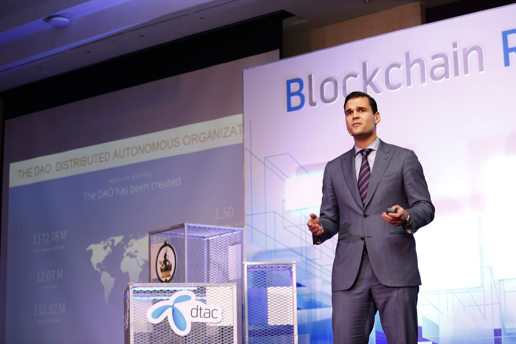 ดีแทค จับมือ ดีอี ดึงกูรูดังร่วมเสวนา”Blockchain” ขับเคลื่อนเศรษฐกิจดิจิทัลไทย