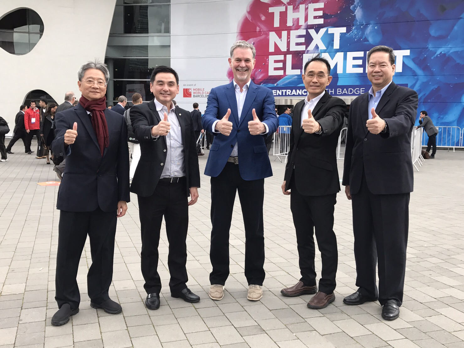 เอไอเอส จับมือ Netflix ประกาศพันธมิตร ในงาน MWC 2017 ทำตลาดแบบเอ็กซ์คลูซีฟรายแรกและรายเดียวในไทย