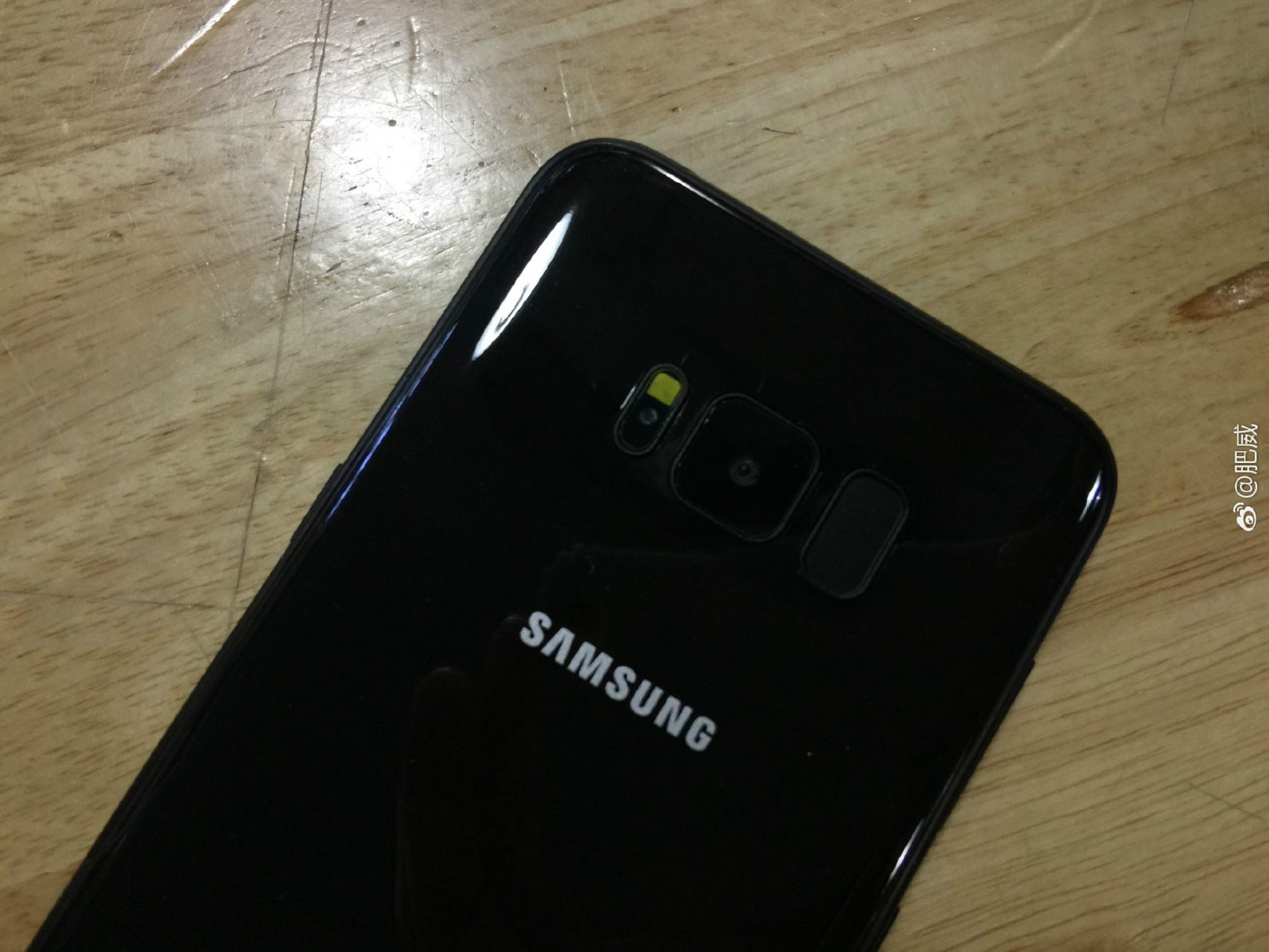 หลุดจนกว่าจะเบื่อ! เผยภาพ Samsung Galaxy S8 สีดำเงา ตอบโจทย์เรียบหรู