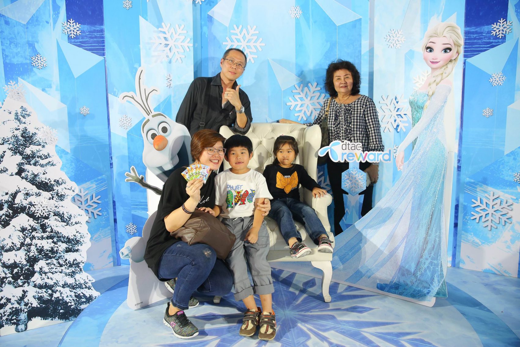 ลูกค้าดีแทครีวอร์ด ชมฟรี! กับการแสดง “The Wonderful World of Disney on Ice” กว่า 260 ที่นั่ง