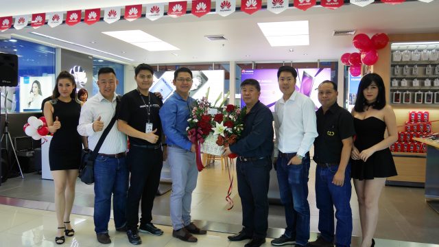 CSC ลุยตลาด Smartphone เปิด Huawei Brand Shop By CSC ที่ Pantip Plaza ประตูน้ำ