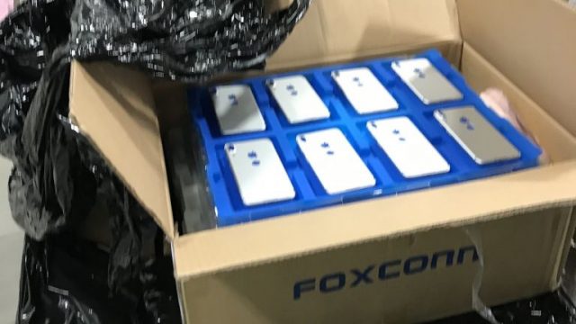 ภาพฝาหลัง iPhone 8 ว่าที่เรือธงใหม่ ย้ายสแกนลายนิ้วมือมาด้านหลัง?