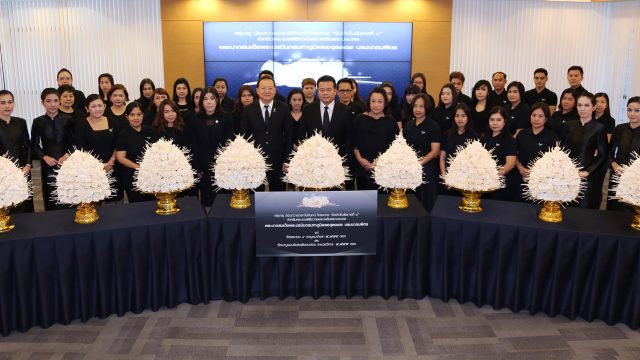 กลุ่มทรู น้อมถวายดอกไม้จันทน์ โครงการ “ฉันเกิดในรัชกาลที่ ๙” สำหรับพระราชพิธีถวายพระเพลิงพระบรมศพ