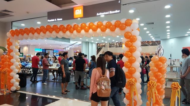 คนฝั่งธนฯ ได้เฮ! Mi Flagship Store สาขาซีคอน บางแคเปิดแล้ววันนี้ พร้อมจัดโปรฉลองเปิดสาขาใหม่ ส่วนใครที่รอ Mi Mix 2 วันที่ 14 นี้เจอกัน