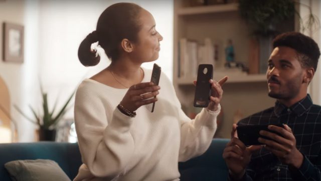 แซะในแซะ! Motorola ปล่อยคลิปโฆษณาตอนจบใหม่ให้ Samsung
