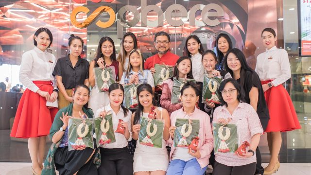 ทรูสเฟียร์ จัดเวิร์คช้อป “Traditional Flower Workshop” ชวนลูกค้าทรูแบล็คการ์ดร้อยมาลัย ต้อนรับเทศกาลสงกรานต์