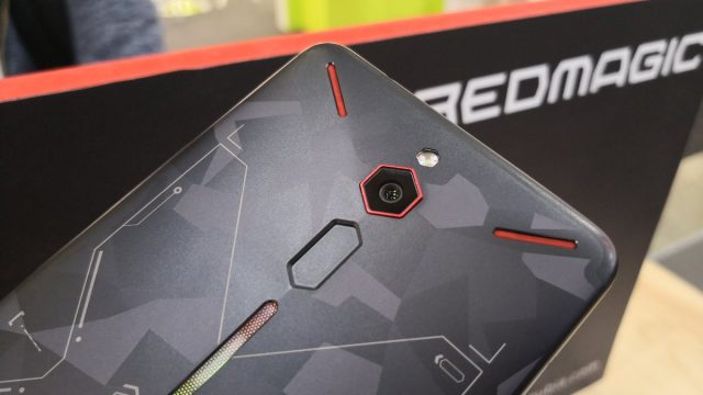 เบาะแสเผย Nubia Red Magic 2 สมาร์ทเกมมิ่งตัวใหม่จะเพิ่มปุ่มตรงขอบเครื่อง