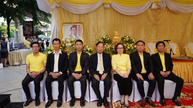 AIS ร่วมกับ Intouch จัดพิธีบำเพ็ญกุศลอุทิศถวาย ในวันคล้ายวันสวรรคต พระบาทสมเด็จพระปรมินทรมหาภูมิพลอดุลยเดช บรมนาถบพิตร