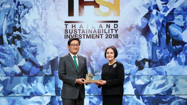 AIS รับรางวัลหุ้นยั่งยืนต่อเนื่องเป็นปีที่ 4 ตอกย้ำการเป็นผู้นำอุตสาหกรรมที่มีความรับผิดชอบต่อสังคมและสิ่งแวดล้อม