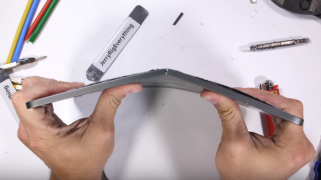 โปรดระมัดระวังในการใช้! คลิปทดสอบ iPad Pro รุ่นใหม่พบเครื่องหักง่าย