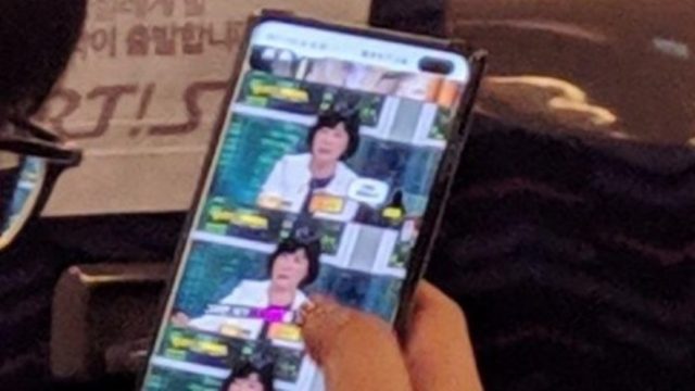 พบเครื่องจริง Samsung Galaxy S10+ มีจอเจาะรูติดกล้องหน้าคู่
