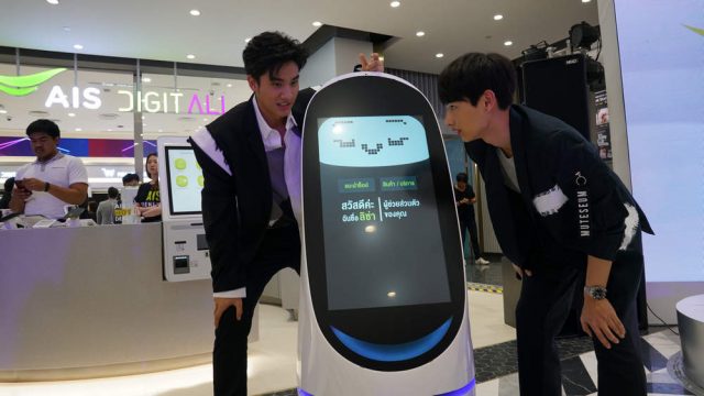 AIS เปิดตัว AIS DigitALL Shop ครั้งแรกในไทย ให้บริการแบบใหม่ ไม่ต้องรอคิว ไม่ต้องมีเคาน์เตอร์บริการ ไม่ต้องใช้เงินสด