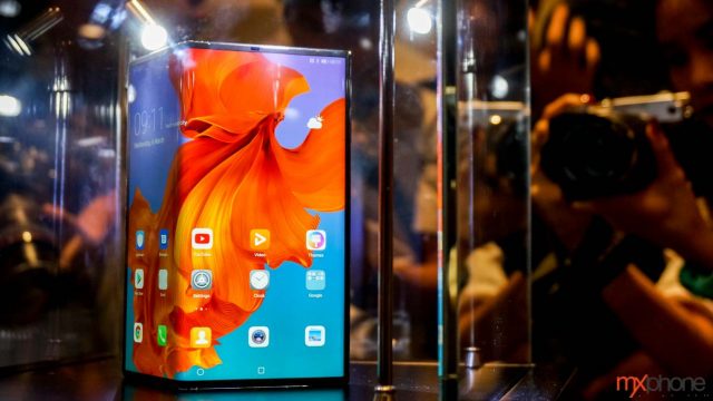 เกือบ…Hands-On : Huawei Mate X สมาร์ทโฟน 5G ดีไซน์ล้ำจอพับได้